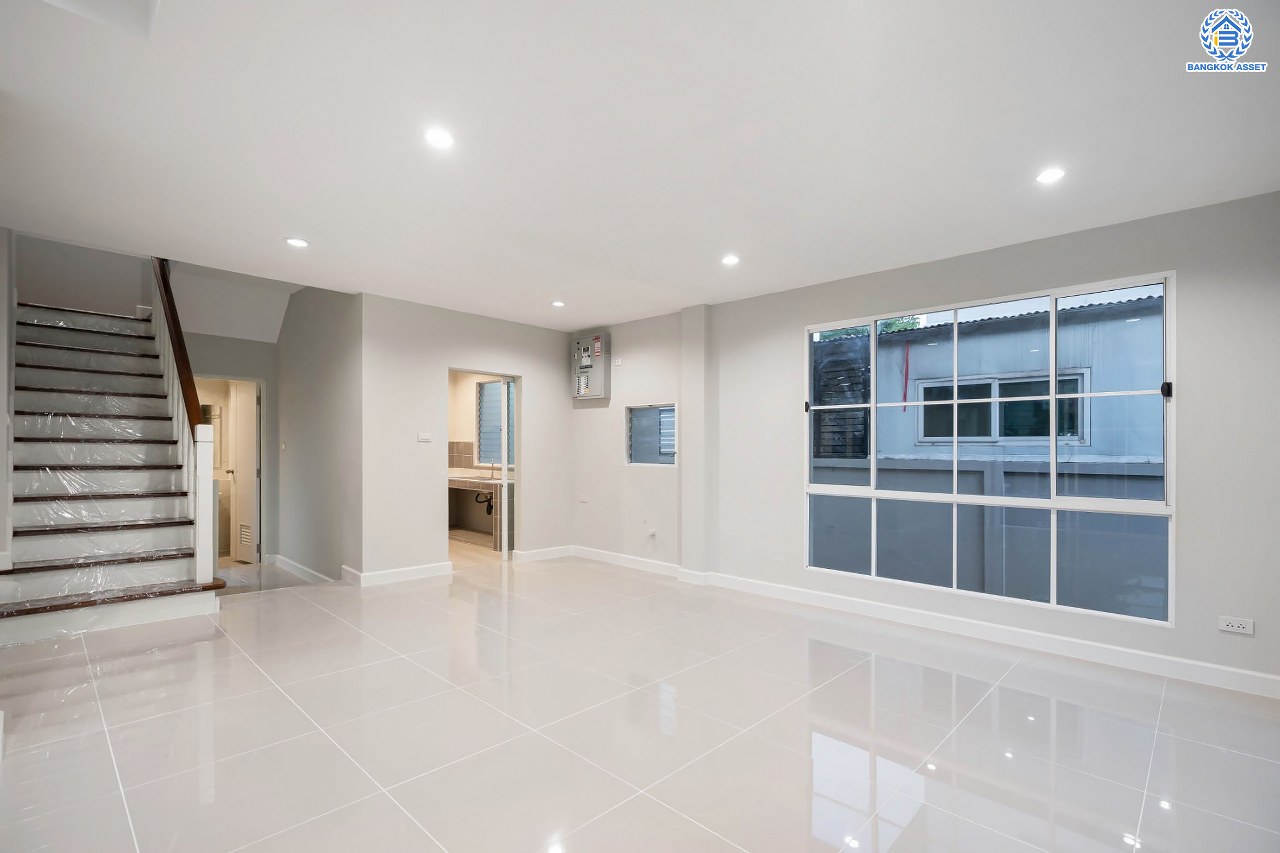 บ้านมือสองตกแต่งใหม่ โครงการ มัณฑนา วัชรพล-รามอินทรา2 หลังมุม เนื้อที่ 74.2 ตร.ว. ฟังก์ชัน 3 ห้องนอน 3 ห้องน้ำ จอดรถได้ 2 คัน พร้อม Living Room กว้างขวาง บนทำเลใจกลางเมือง! เชื่อมต่อทั้งถนนเกษตร-นวมินทร์, ลาดพร้าว, รัชโยธินฯ ใกล้ทางด่วน "รามอินทรา–อาจณรงค์" และรถไฟฟ้าสายสีน้ำตาล "สถานีโรงเรียนสตรีวิทยา2"...